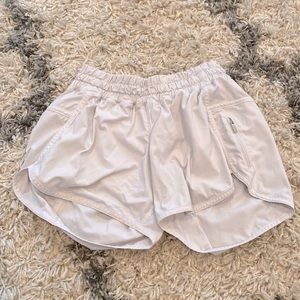 Lululemon Tracker Shorts White size 6